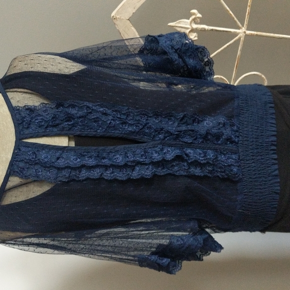 Charlotte Russe Women's Sheer Navy Blue Top - Picture 2 of 7